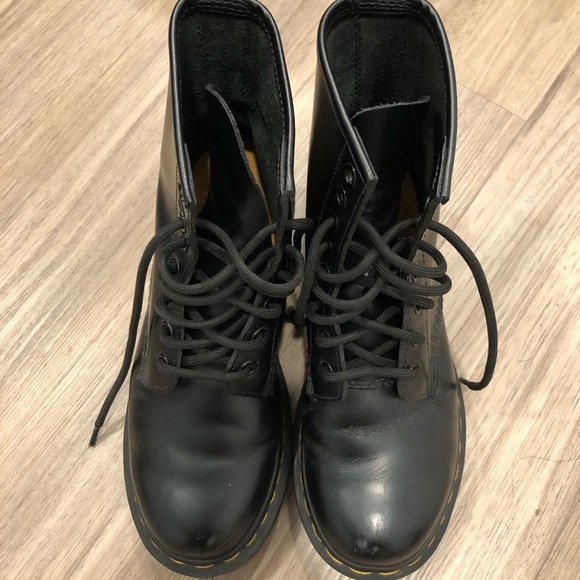 Dr. Martens Shoes - Dr. Martens 1460 Smooth Boots in Black